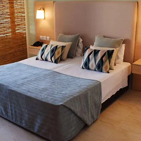 Ramada & By Wyndham Готель 4*