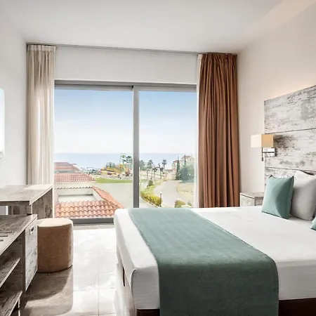 Готель Ramada & By Wyndham 4*