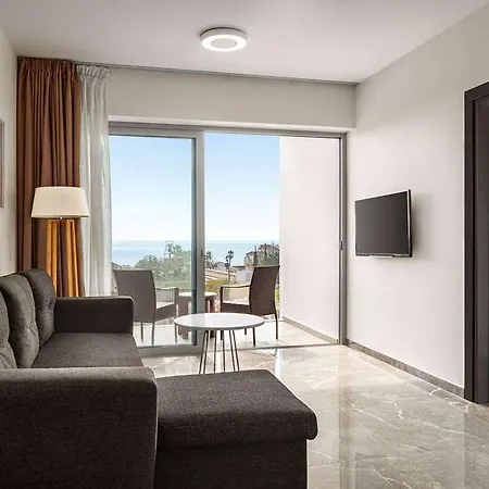 Ramada & By Wyndham Готель