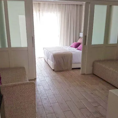Готель Ramada & By Wyndham Айя-Напа